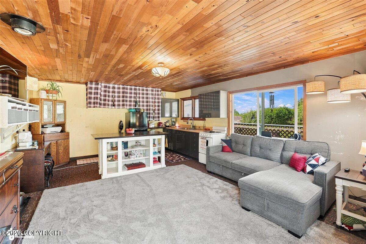 14667 Surf Street Property Photo 6