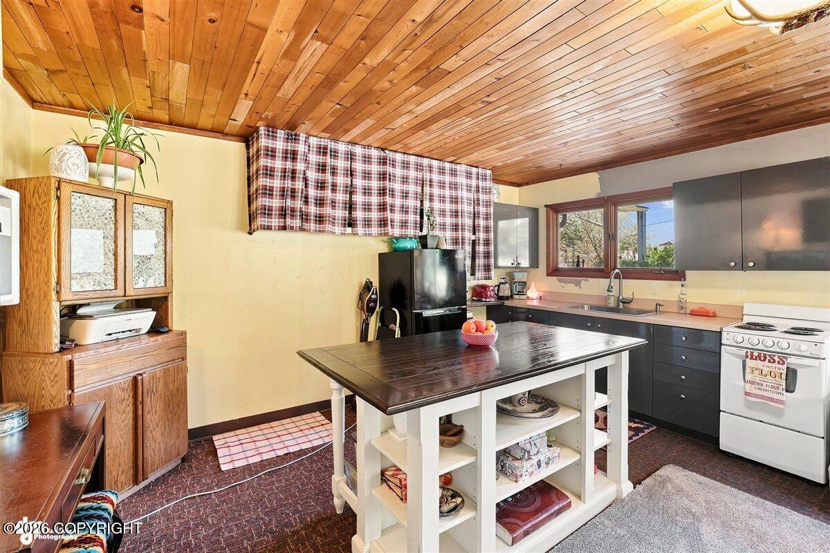 14667 Surf Street Property Photo 12