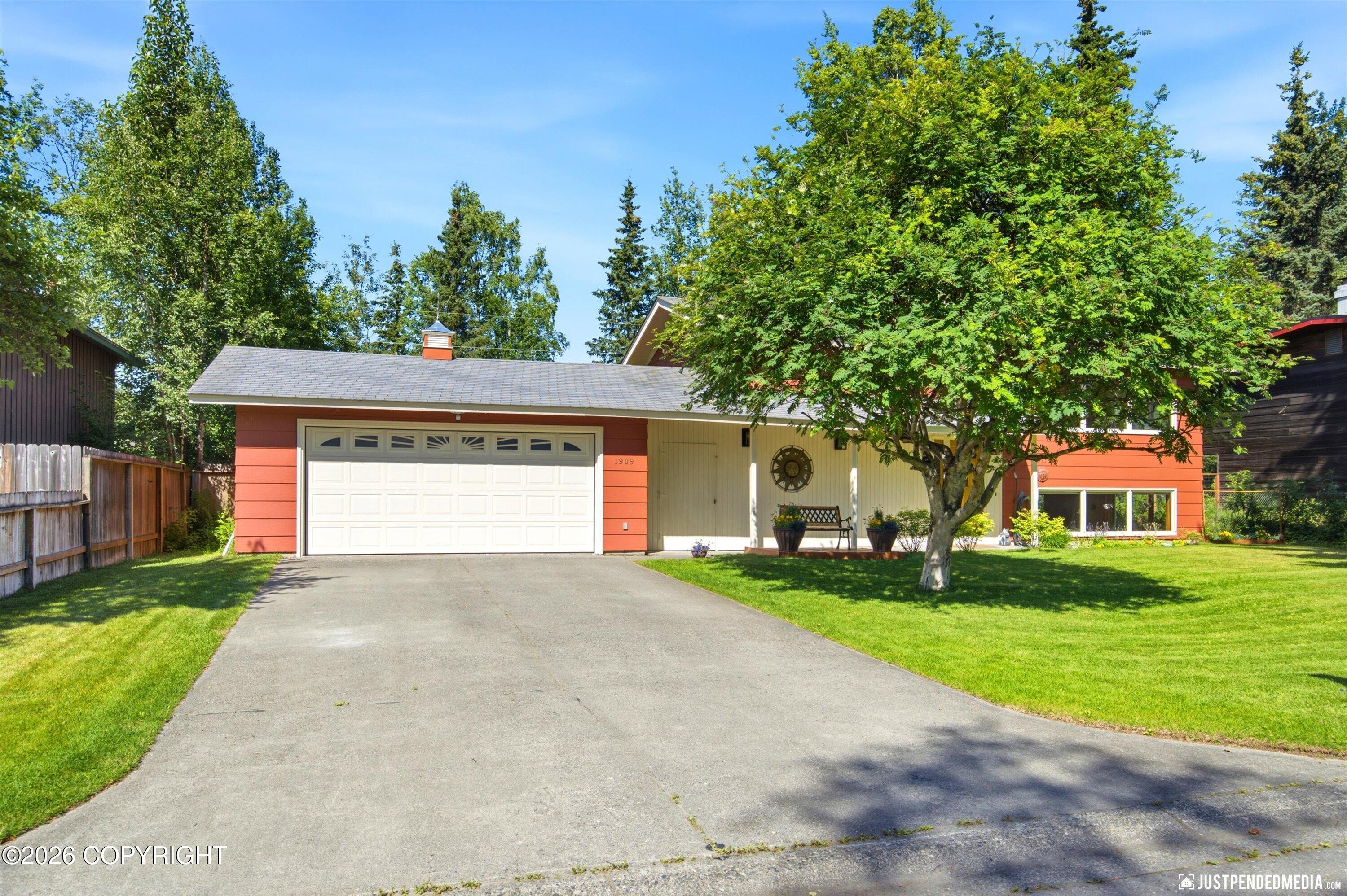 1909 N Salem Drive Property Photo 1