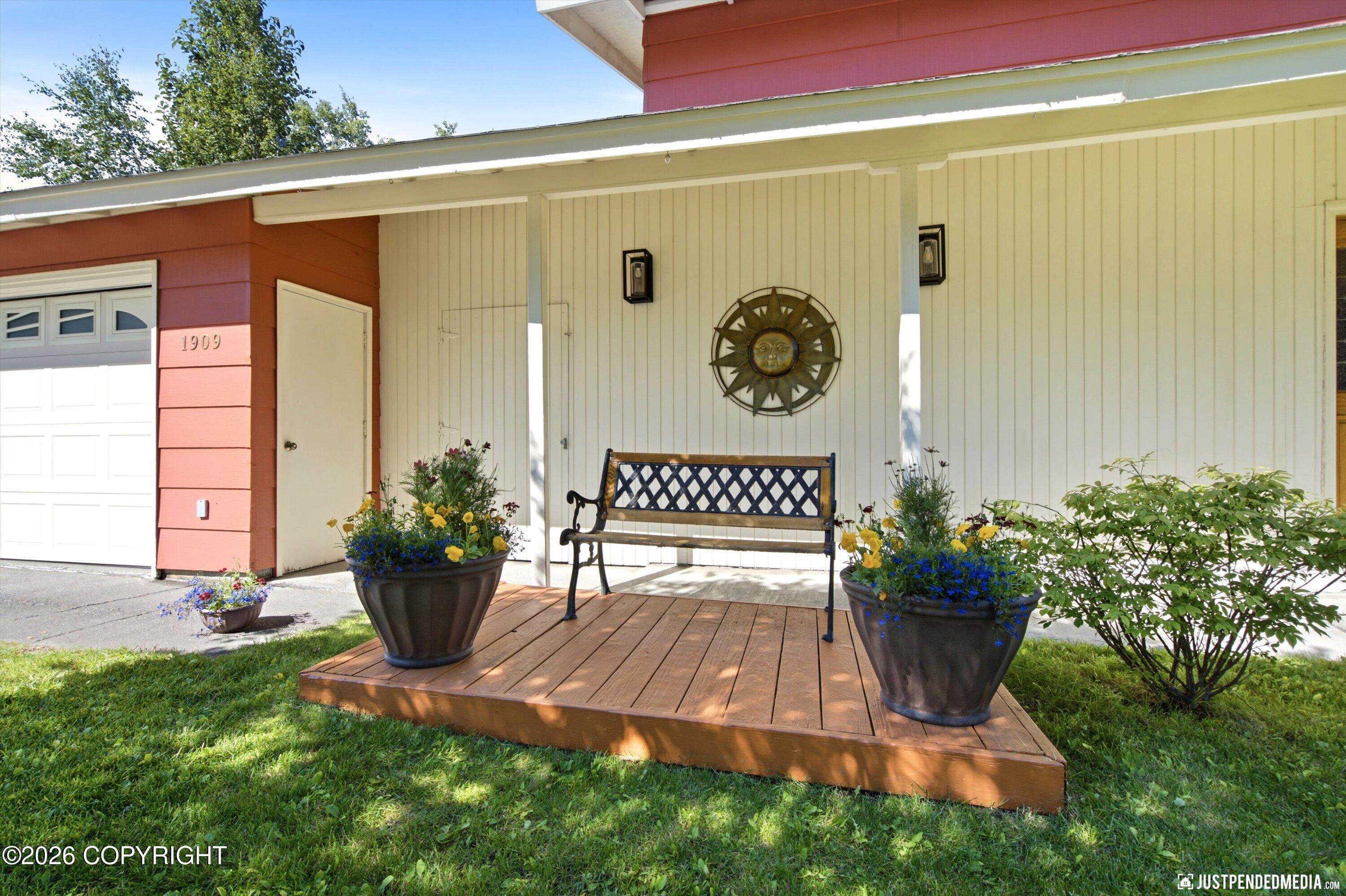 1909 N Salem Drive Property Photo 6
