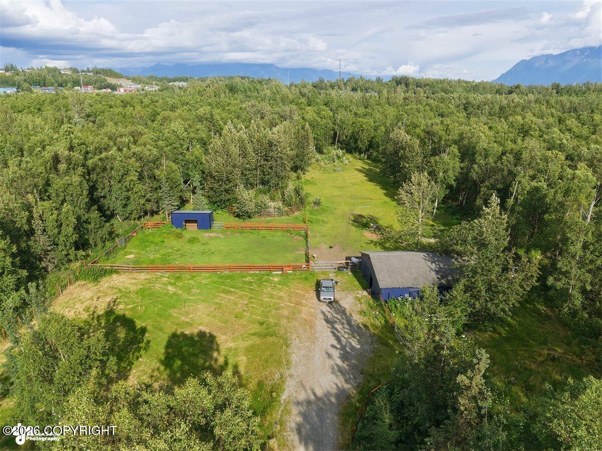 1825 S Creekside Drive Property Photo 2