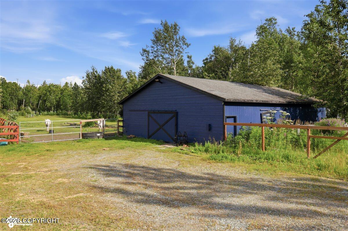 1825 S Creekside Drive Property Photo 4
