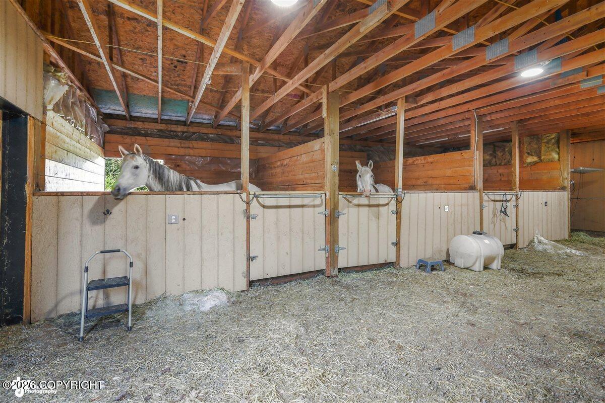 1825 S Creekside Drive Property Photo 5