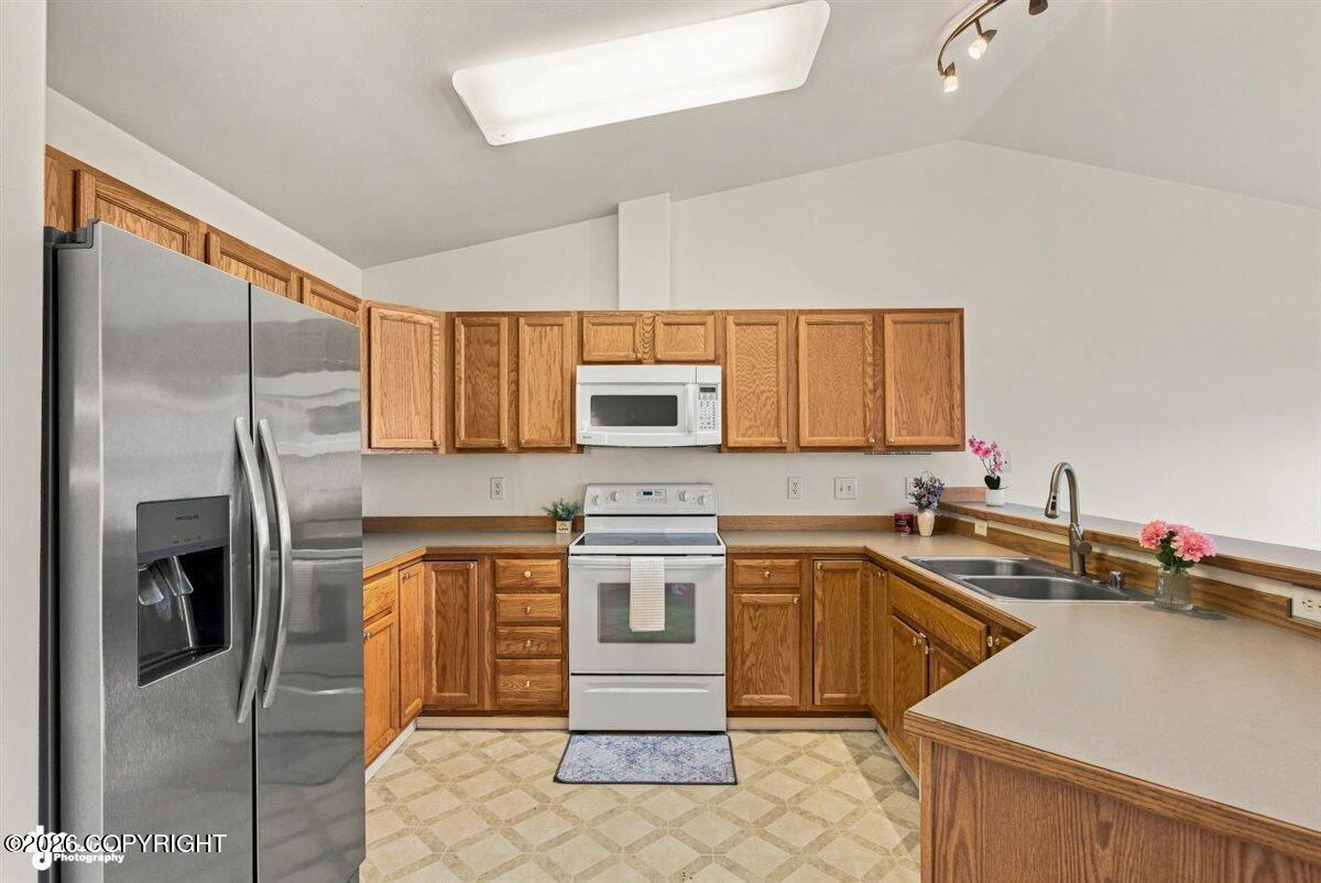 2213 Ridgemont Drive Property Photo 7