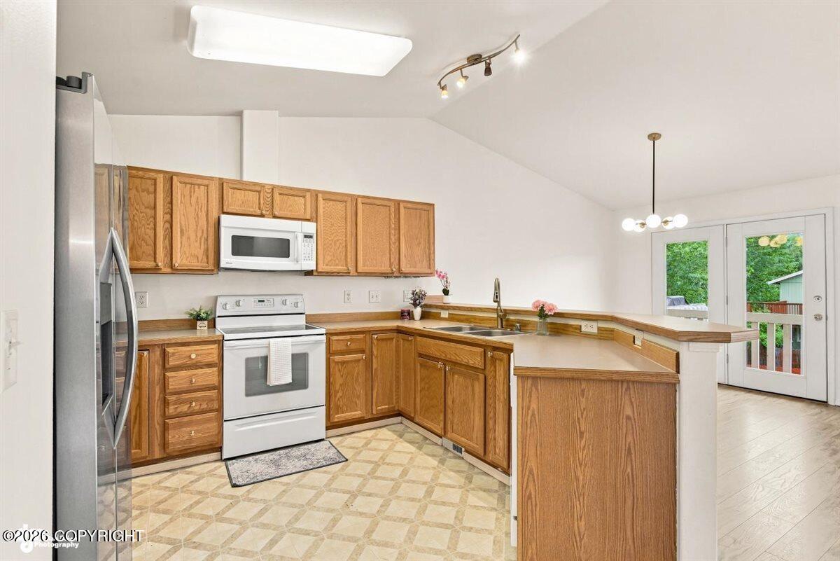 2213 Ridgemont Drive Property Photo 8