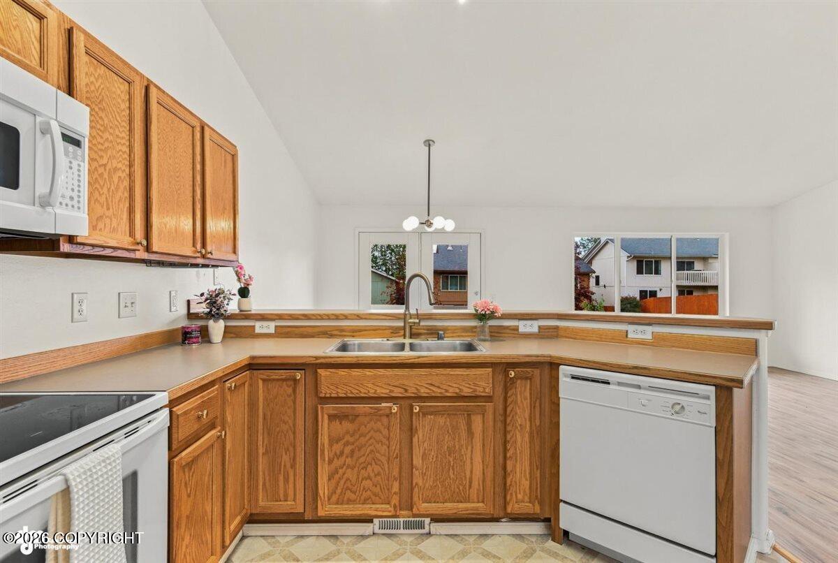 2213 Ridgemont Drive Property Photo 9
