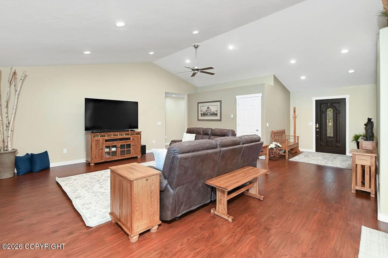 35765 Betty Lou Drive Property Photo 10
