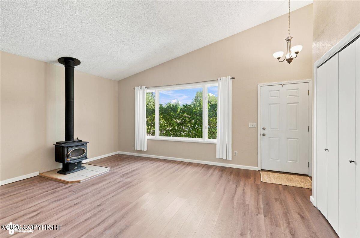 880 S Iris Circle Property Photo 4
