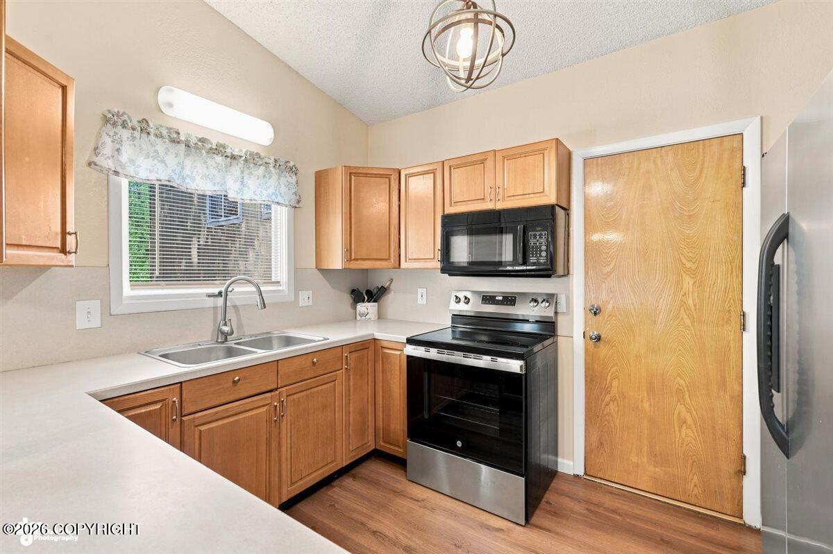 880 S Iris Circle Property Photo 10