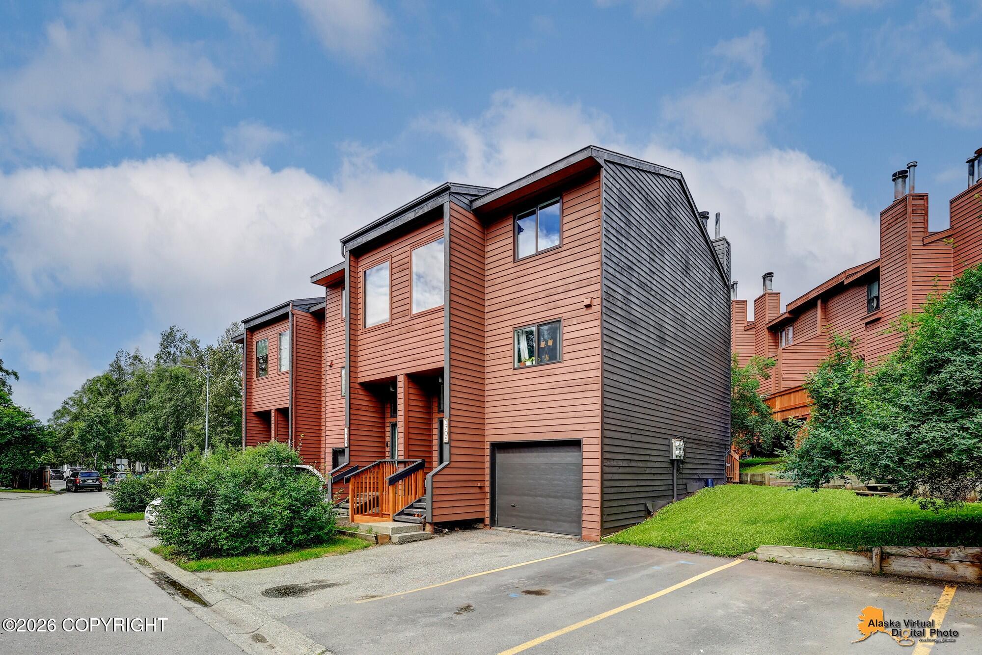 3635-3711 Carleton Avenue Property Photo 6