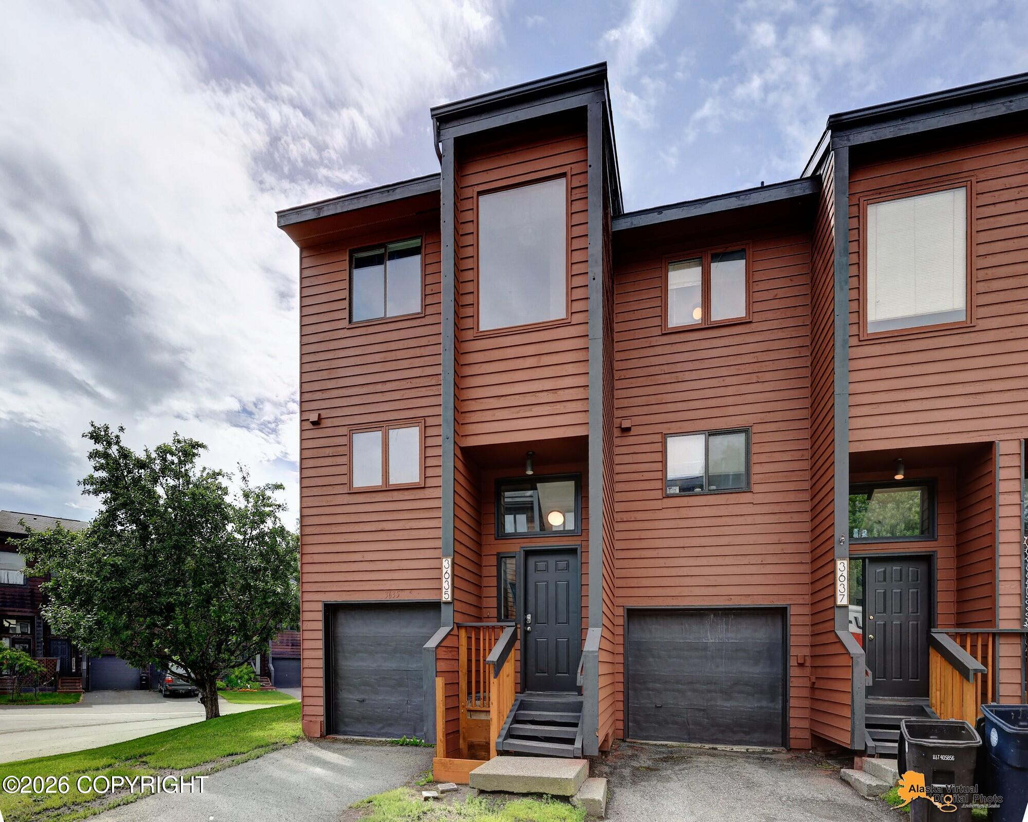 3635-3711 Carleton Avenue Property Photo 9
