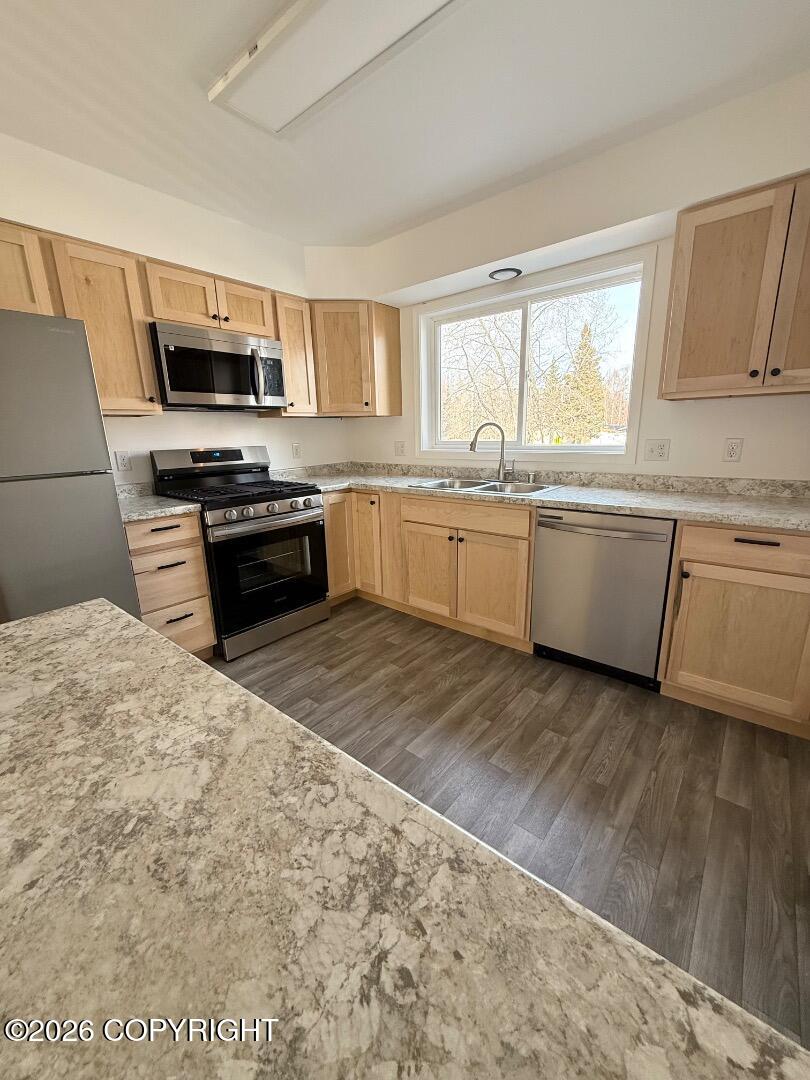 3635-3711 Carleton Avenue Property Photo 36