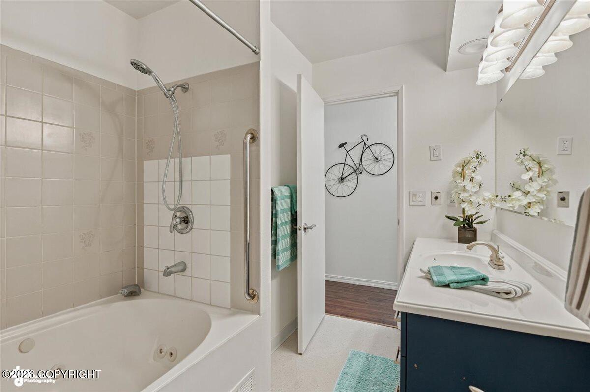 1850 Parkway Drive Property Photo 11