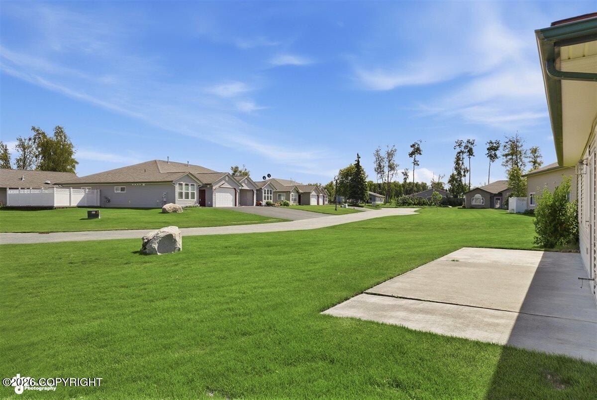 300 W London Rose Circle #12 Property Photo 6