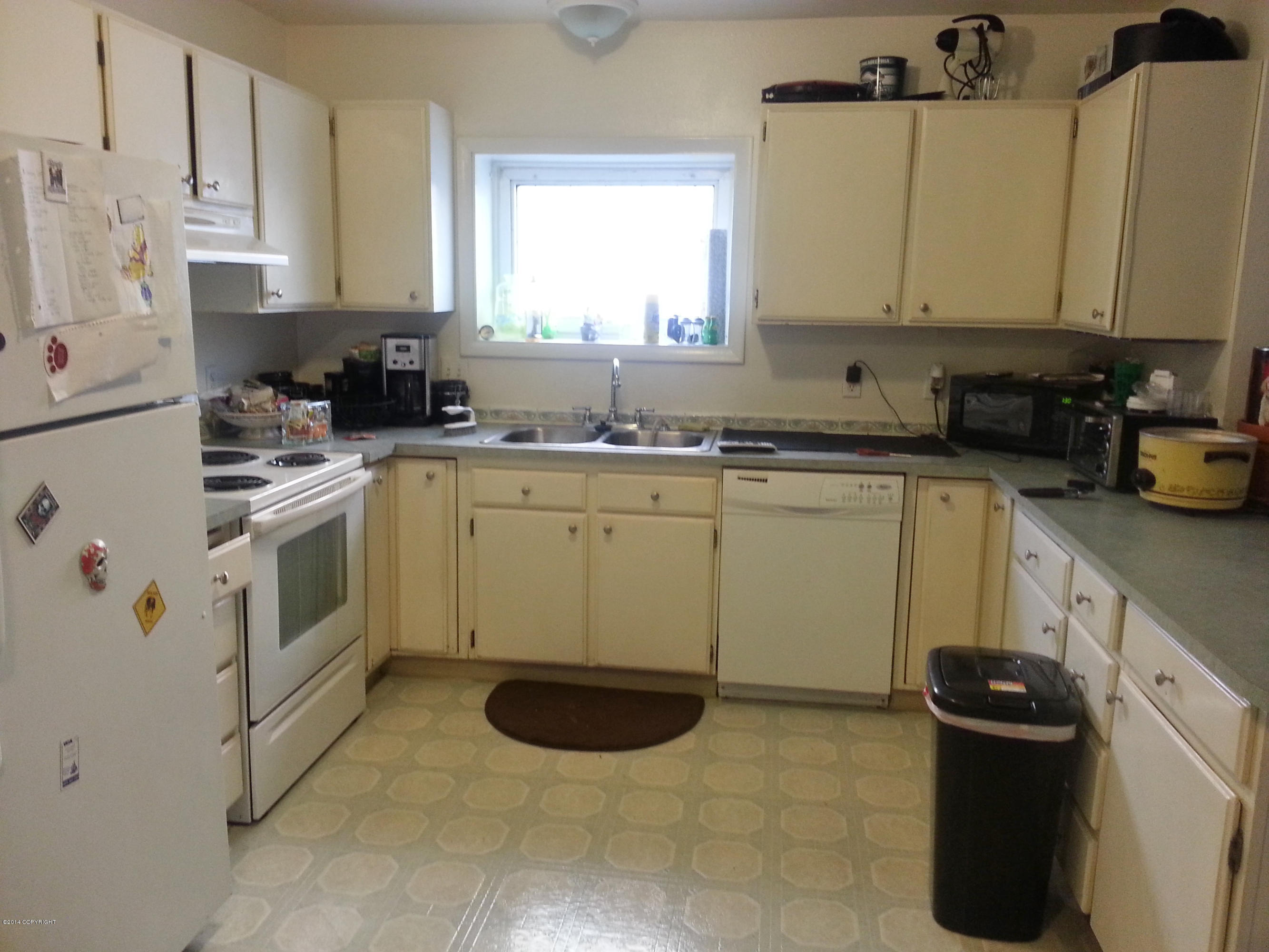 930 W 27th Avenue Property Photo 3