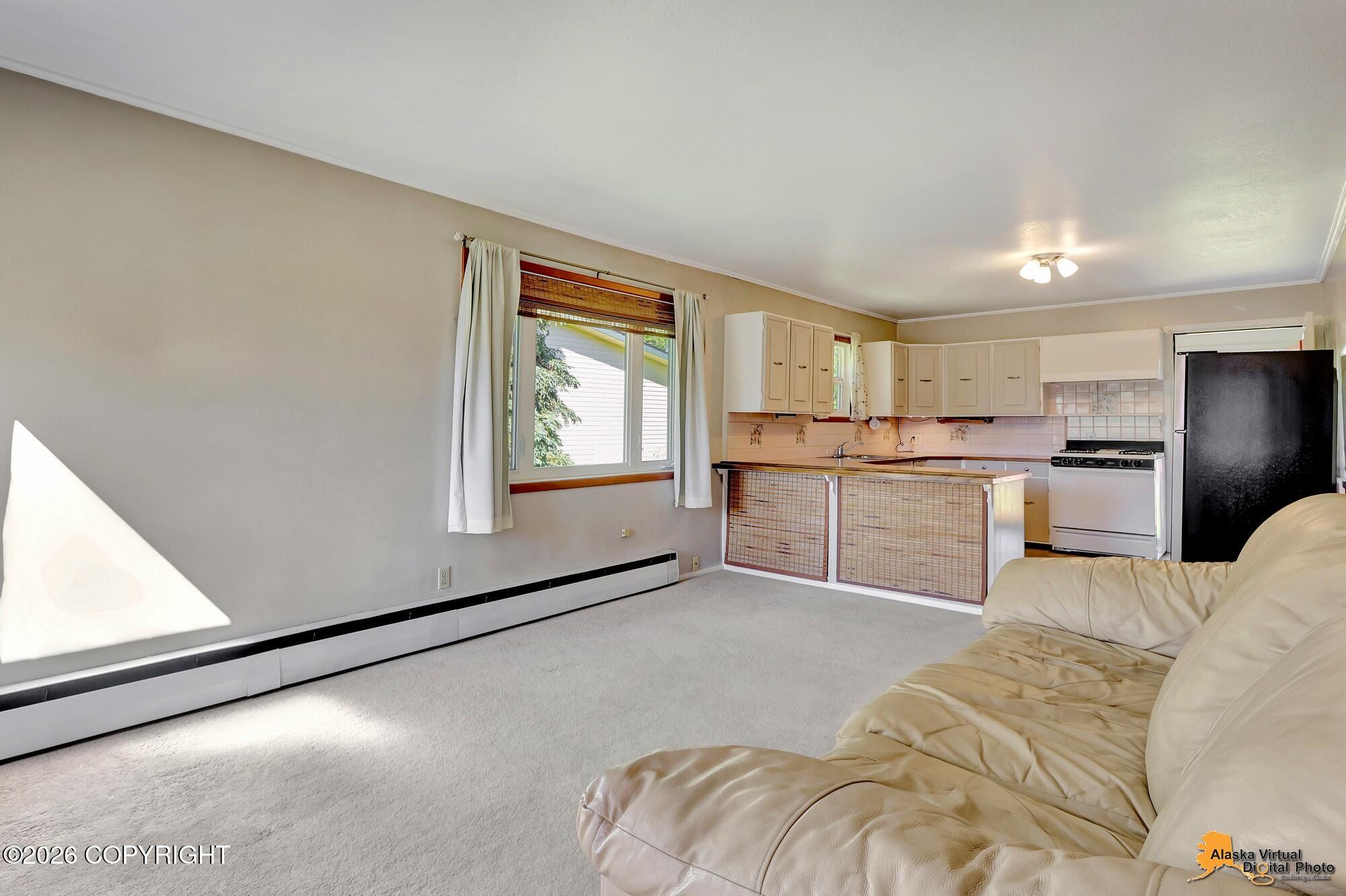 6921 E 12th Avenue Property Photo 3