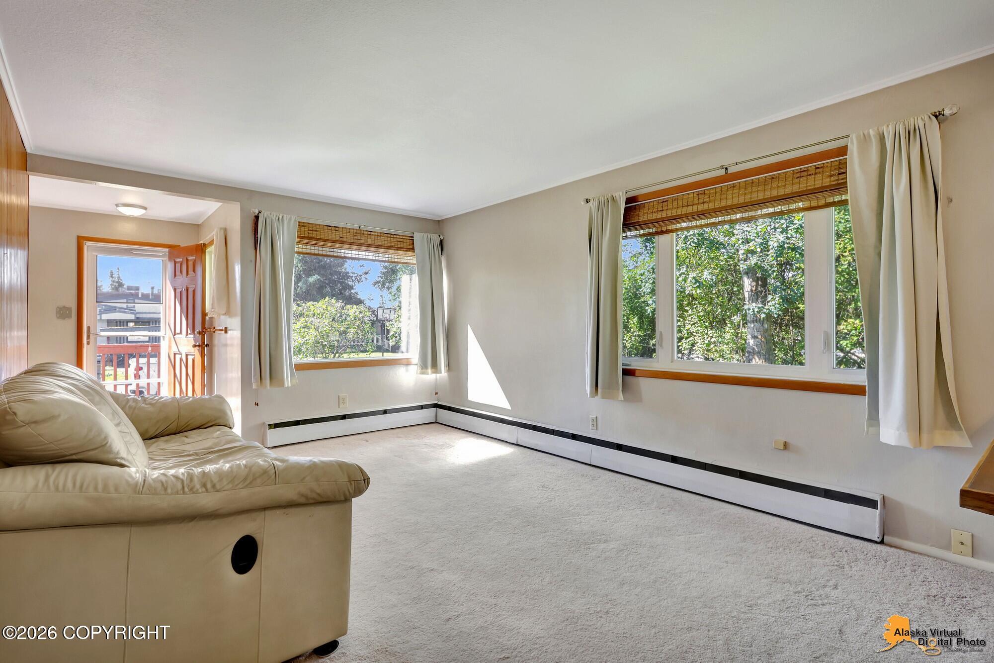 6921 E 12th Avenue Property Photo 4