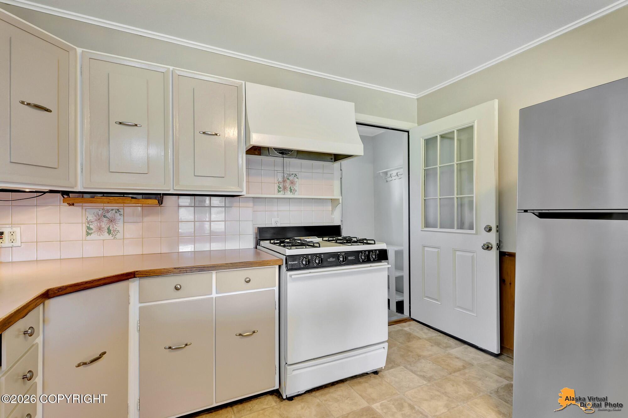 6921 E 12th Avenue Property Photo 11