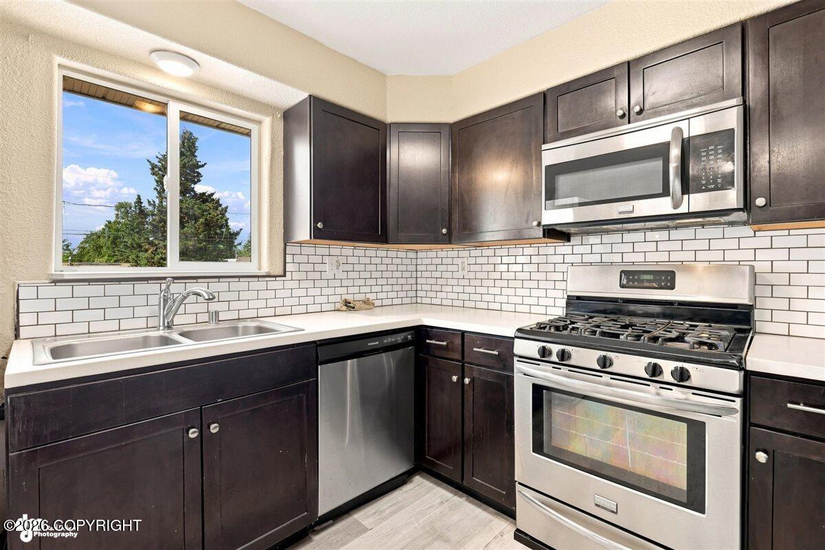 1415 Demeure Place Property Photo 4
