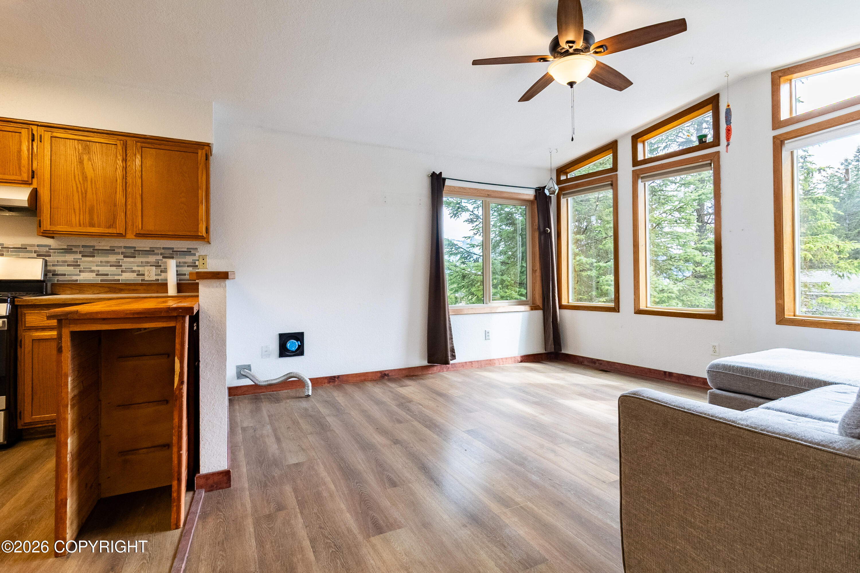 1904 Dora Way Property Photo 5