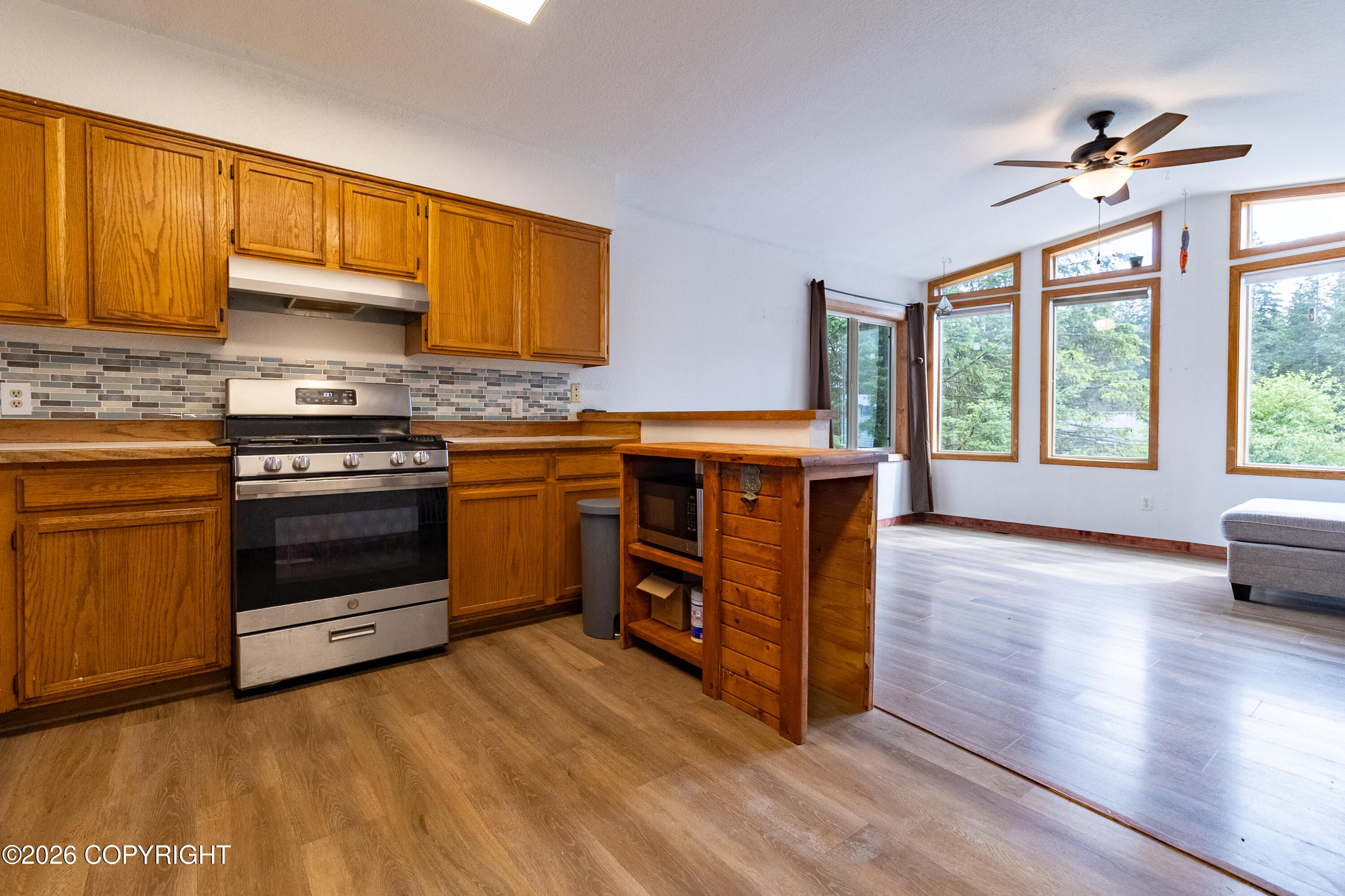 1904 Dora Way Property Photo 6