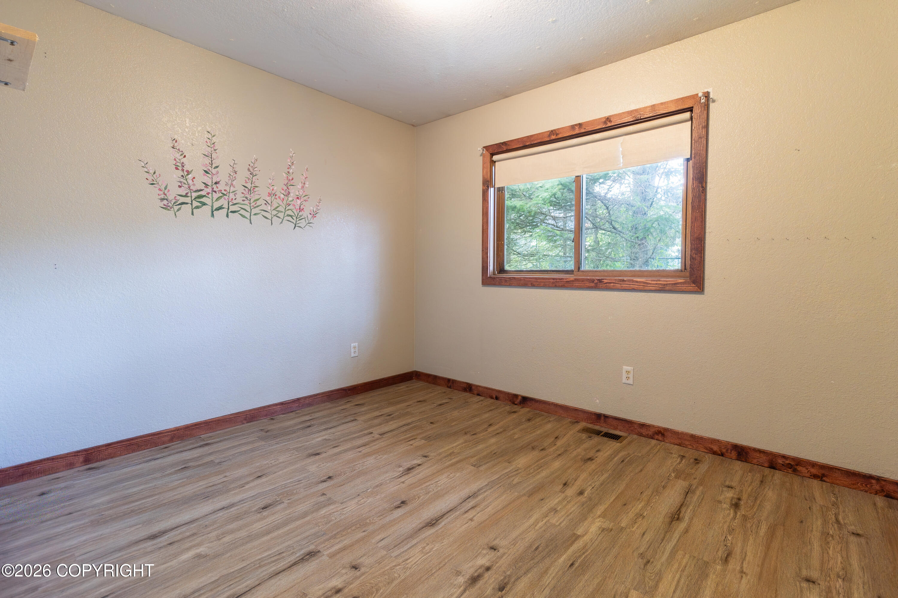1904 Dora Way Property Photo 13