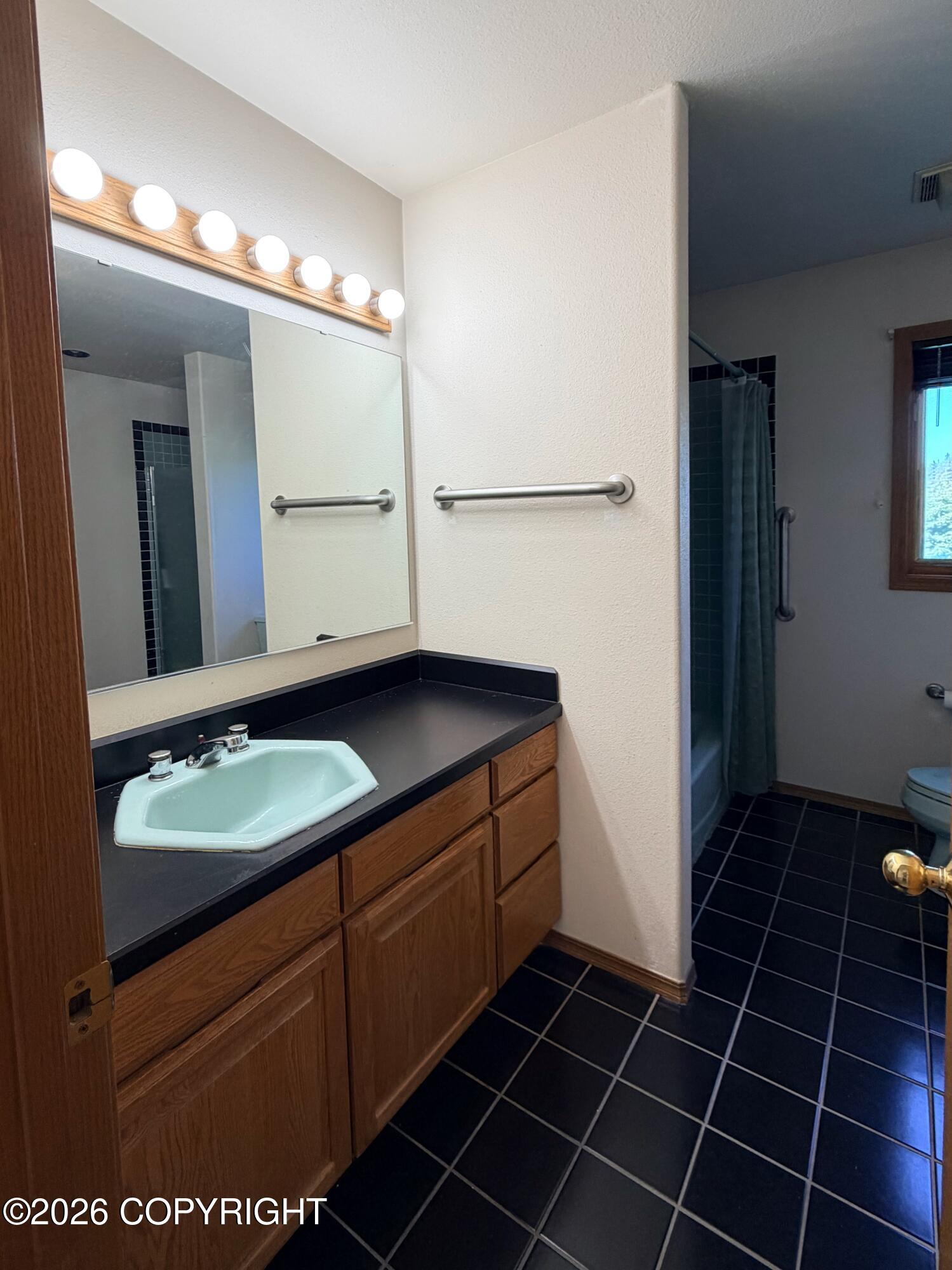 1012 W 20th Avenue Property Photo 17