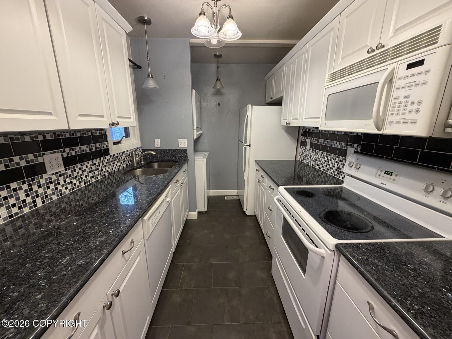 7351 Huntsmen Circle #18G Property Photo 1