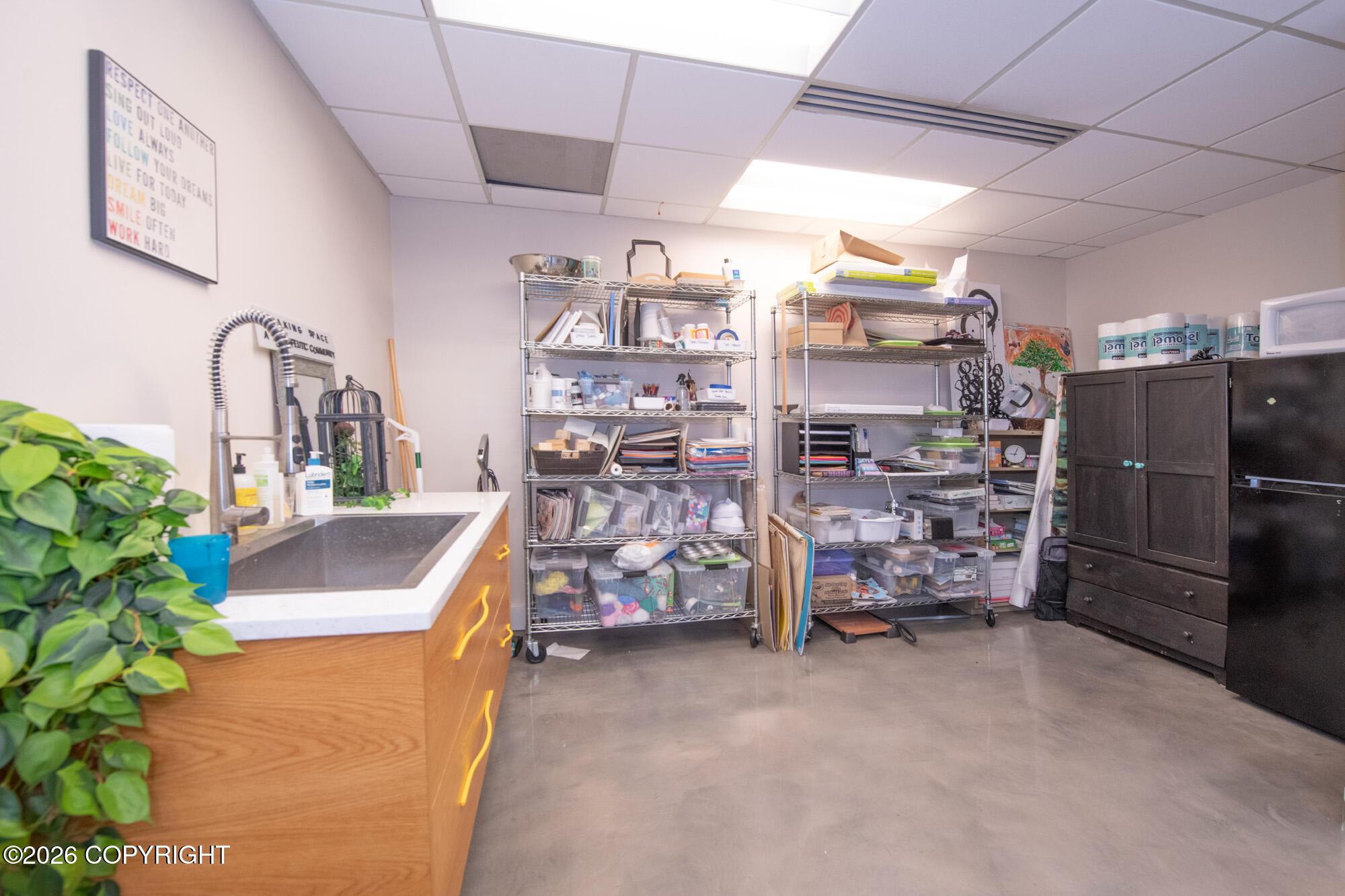 1441 W Northern Lights Boulevard G/h Property Photo 3