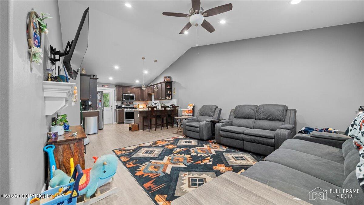 2553 S Davis Road Property Photo 5