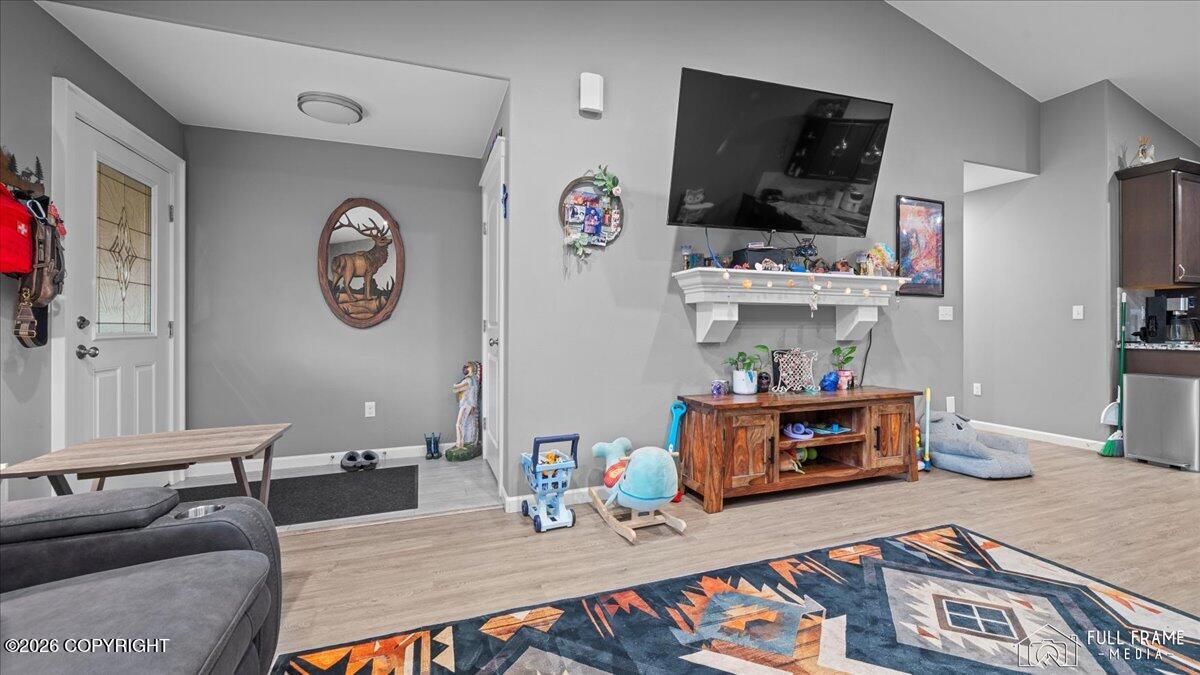 2553 S Davis Road Property Photo 6