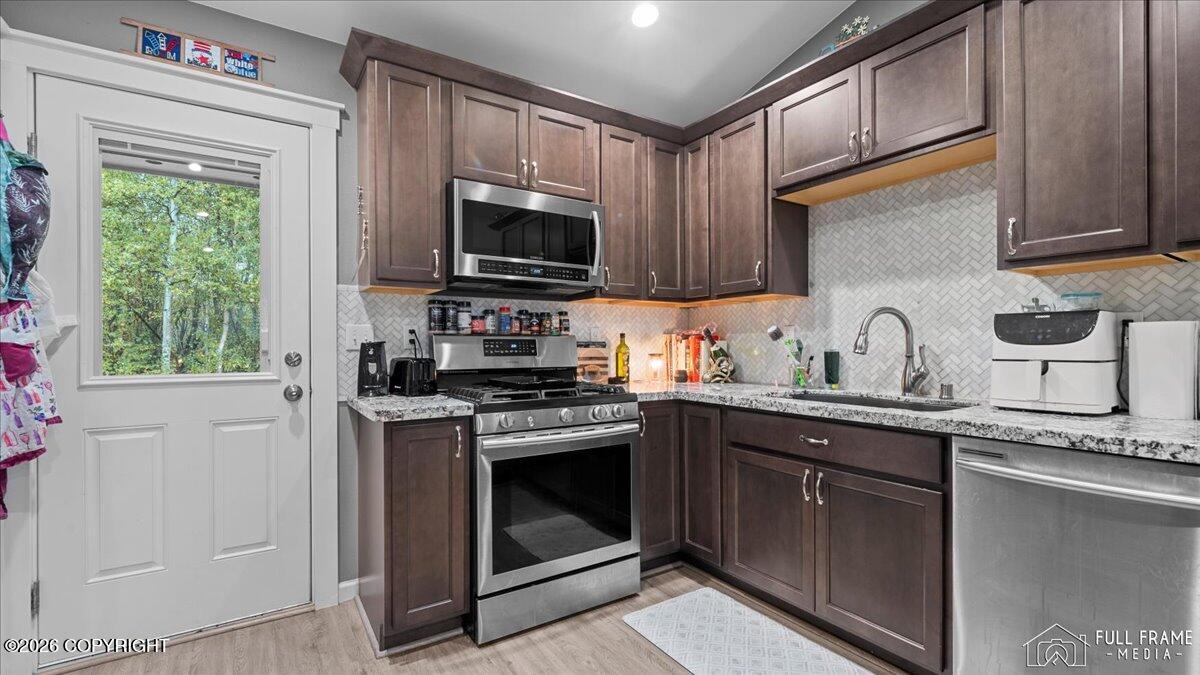 2553 S Davis Road Property Photo 13