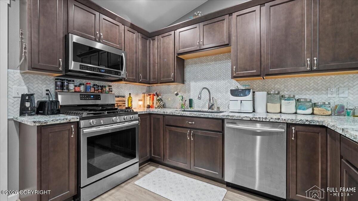 2553 S Davis Road Property Photo 14