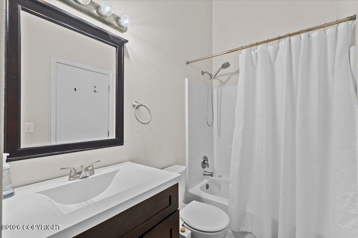 720 N Cascade Court Property Photo 17