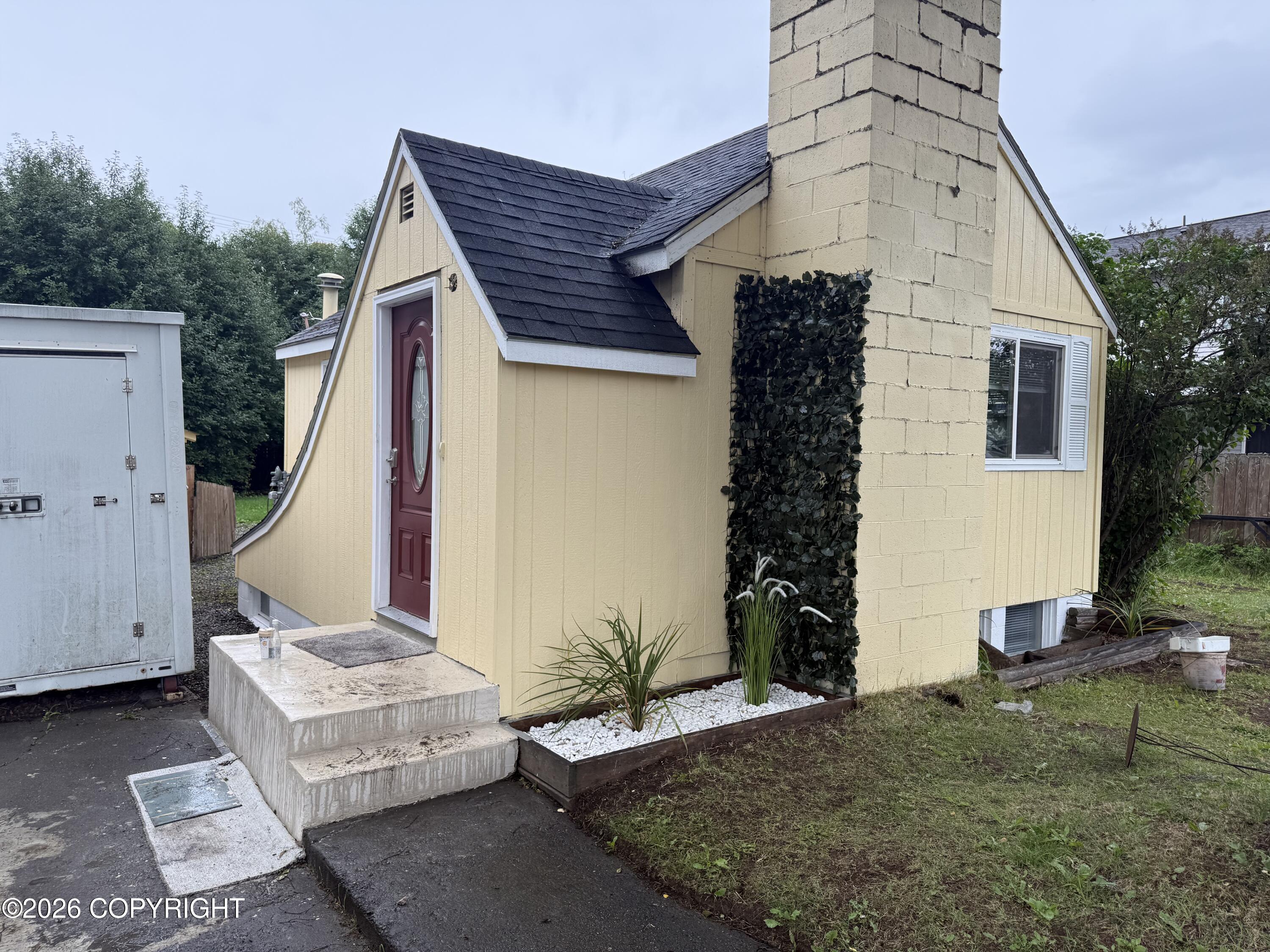 1443 W 25th Avenue Property Photo 1