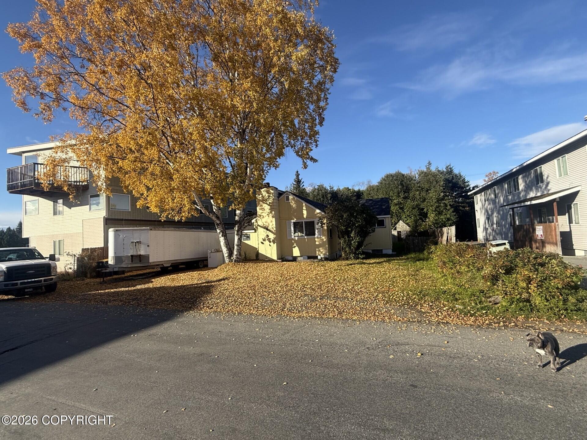 1443 W 25th Avenue Property Photo 2