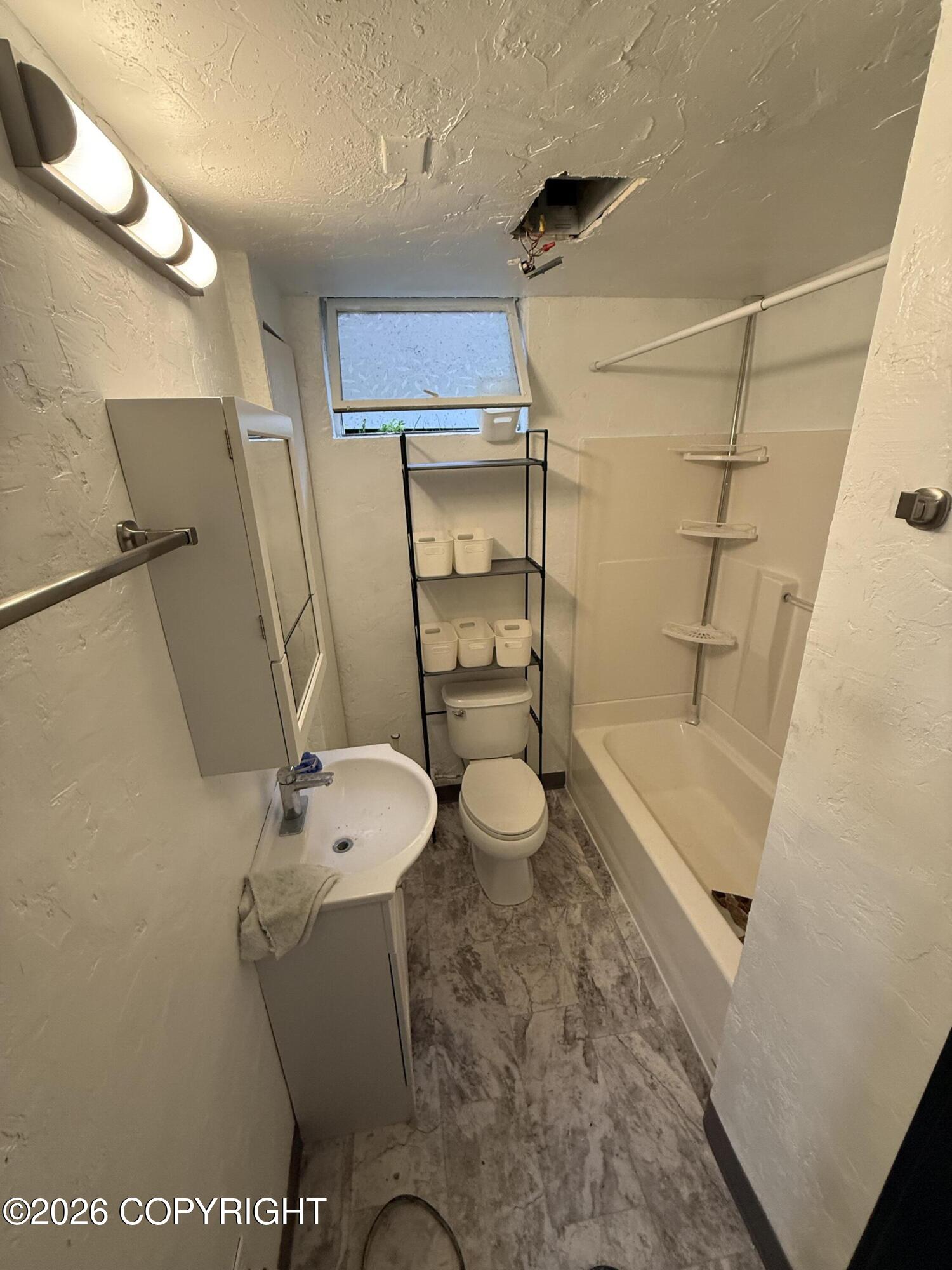 1443 W 25th Avenue Property Photo 4