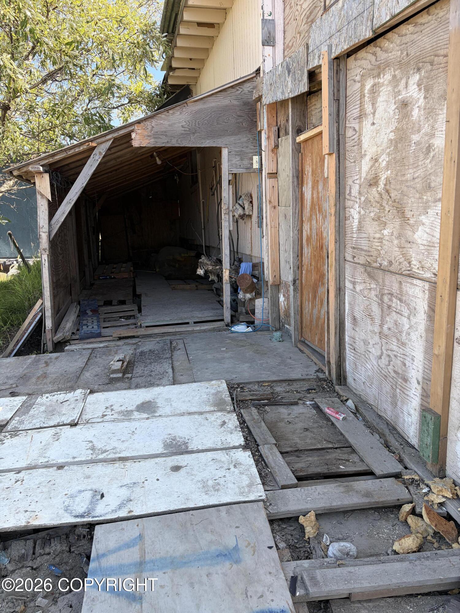 920 Front Street Property Photo 4