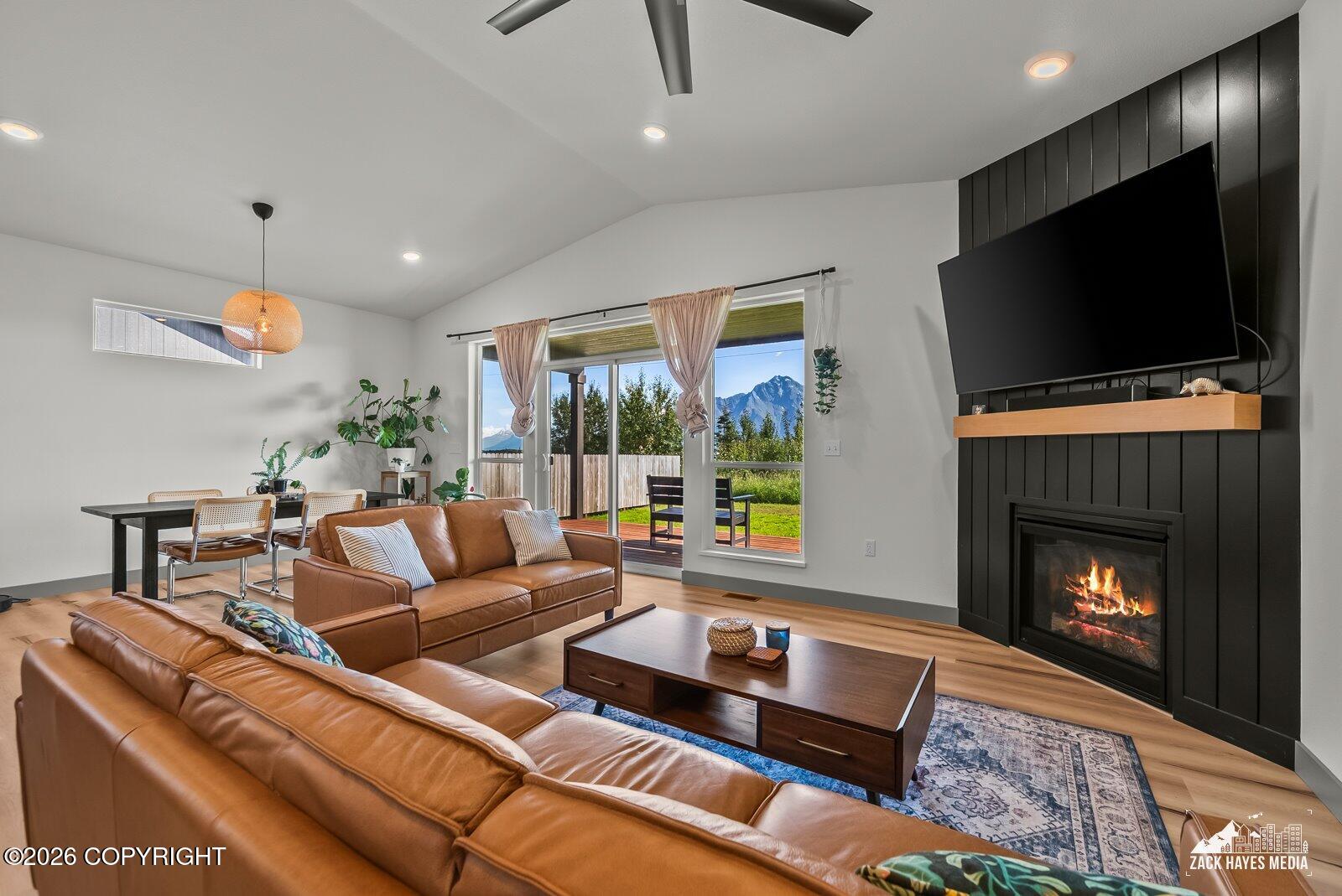 1160 E Mountain Peak Loop Property Photo 8