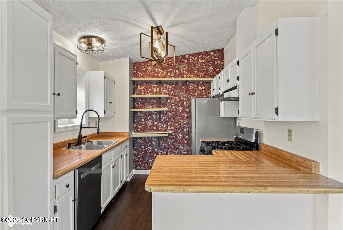 16212 Berthod Way Property Photo 9