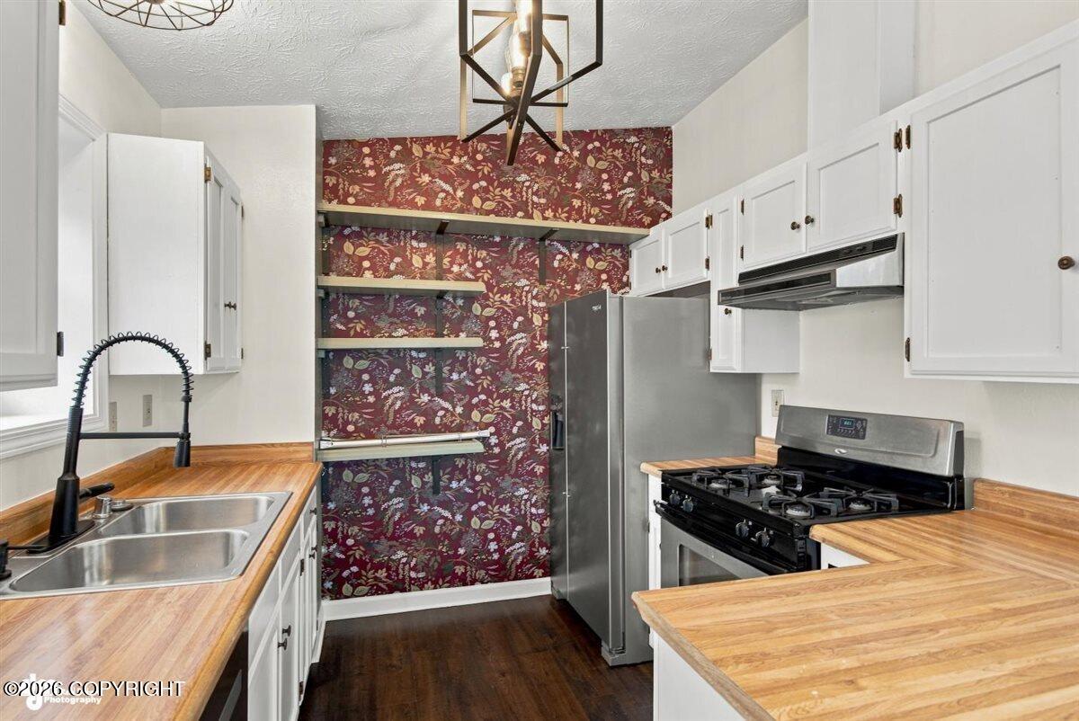 16212 Berthod Way Property Photo 10