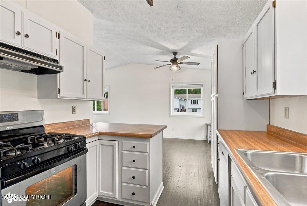 16212 Berthod Way Property Photo 11