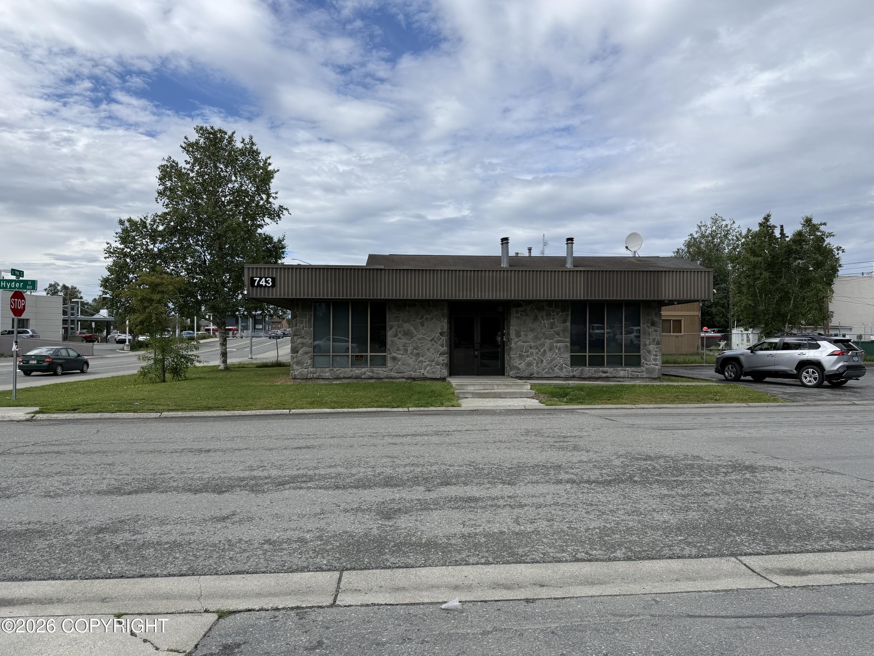 743 E 9th Avenue Property Photo 15