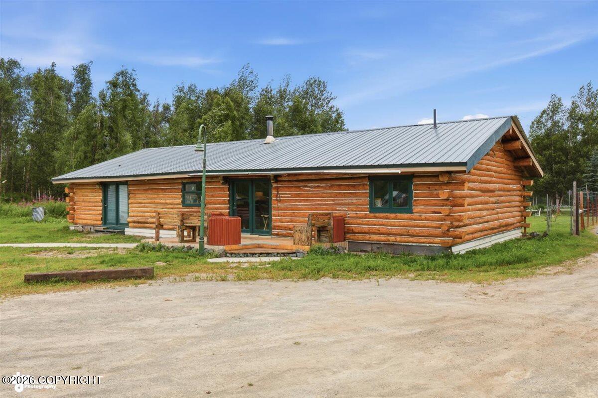 1005 N Smith Road Property Photo 1