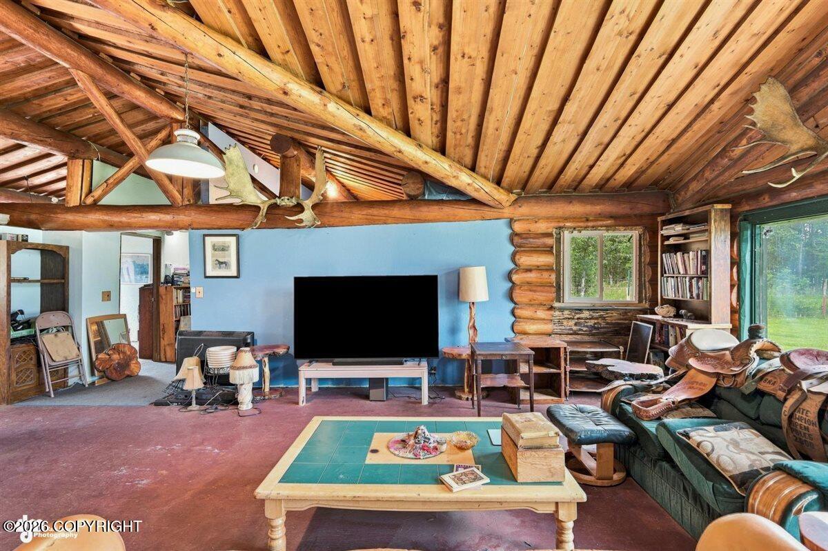 1005 N Smith Road Property Photo 4