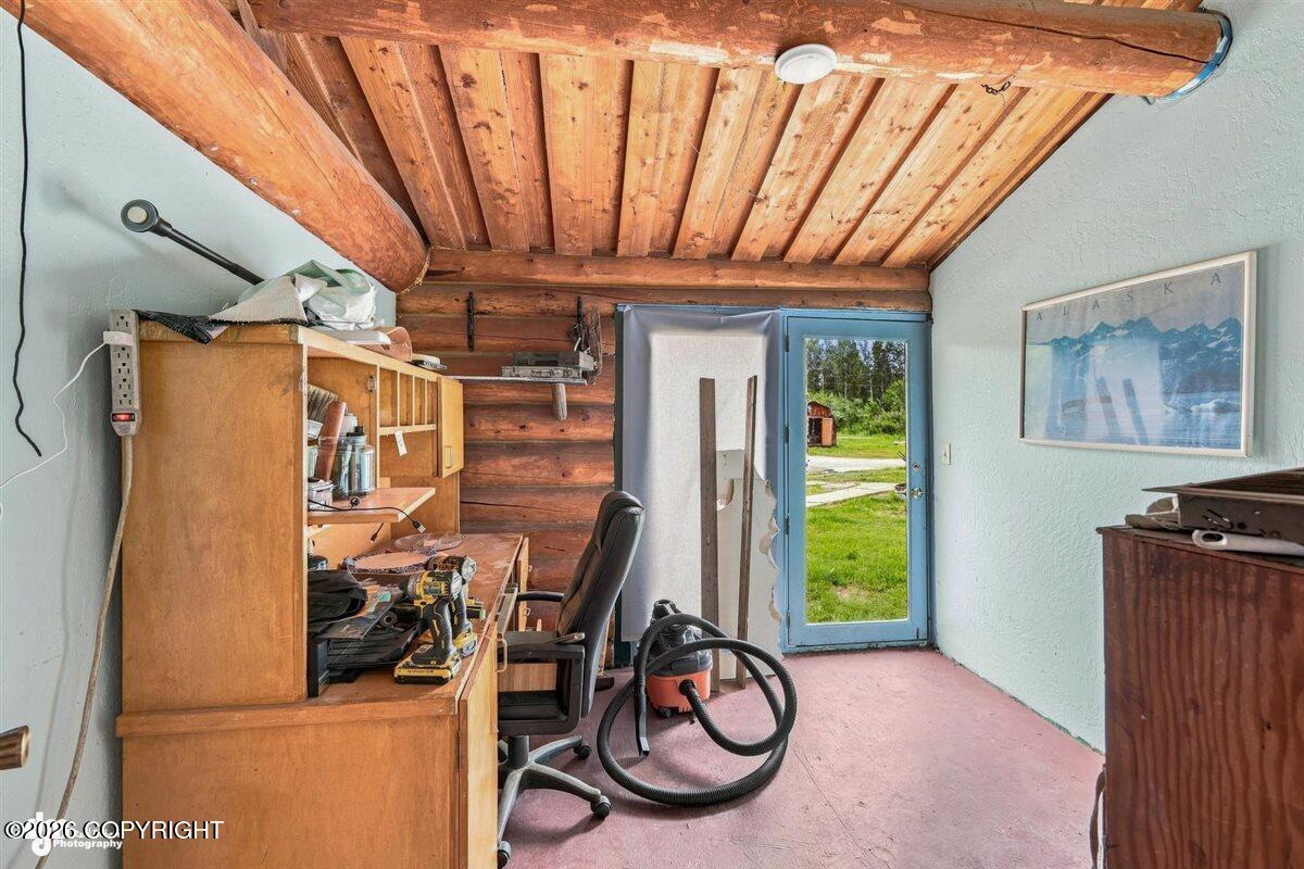 1005 N Smith Road Property Photo 14