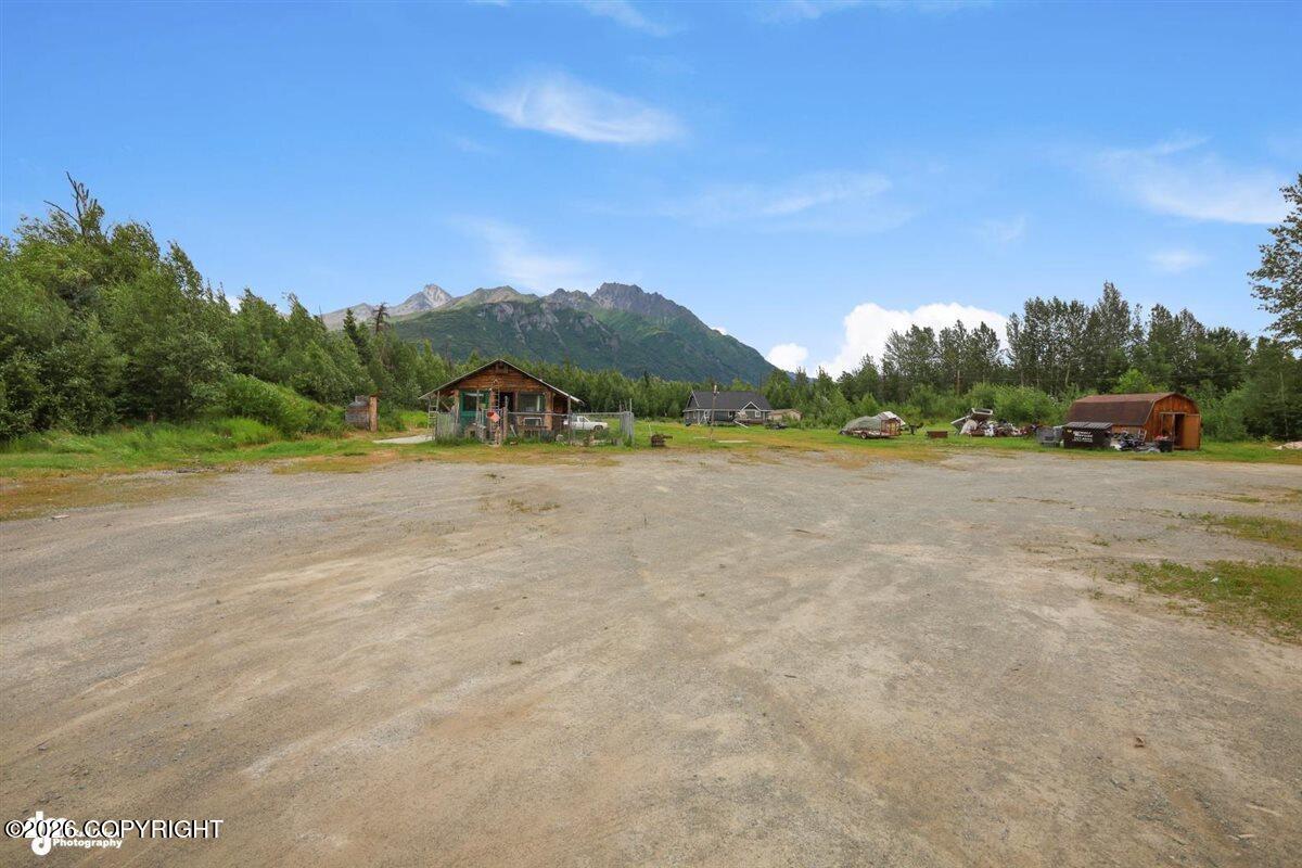 1005 N Smith Road Property Photo 24