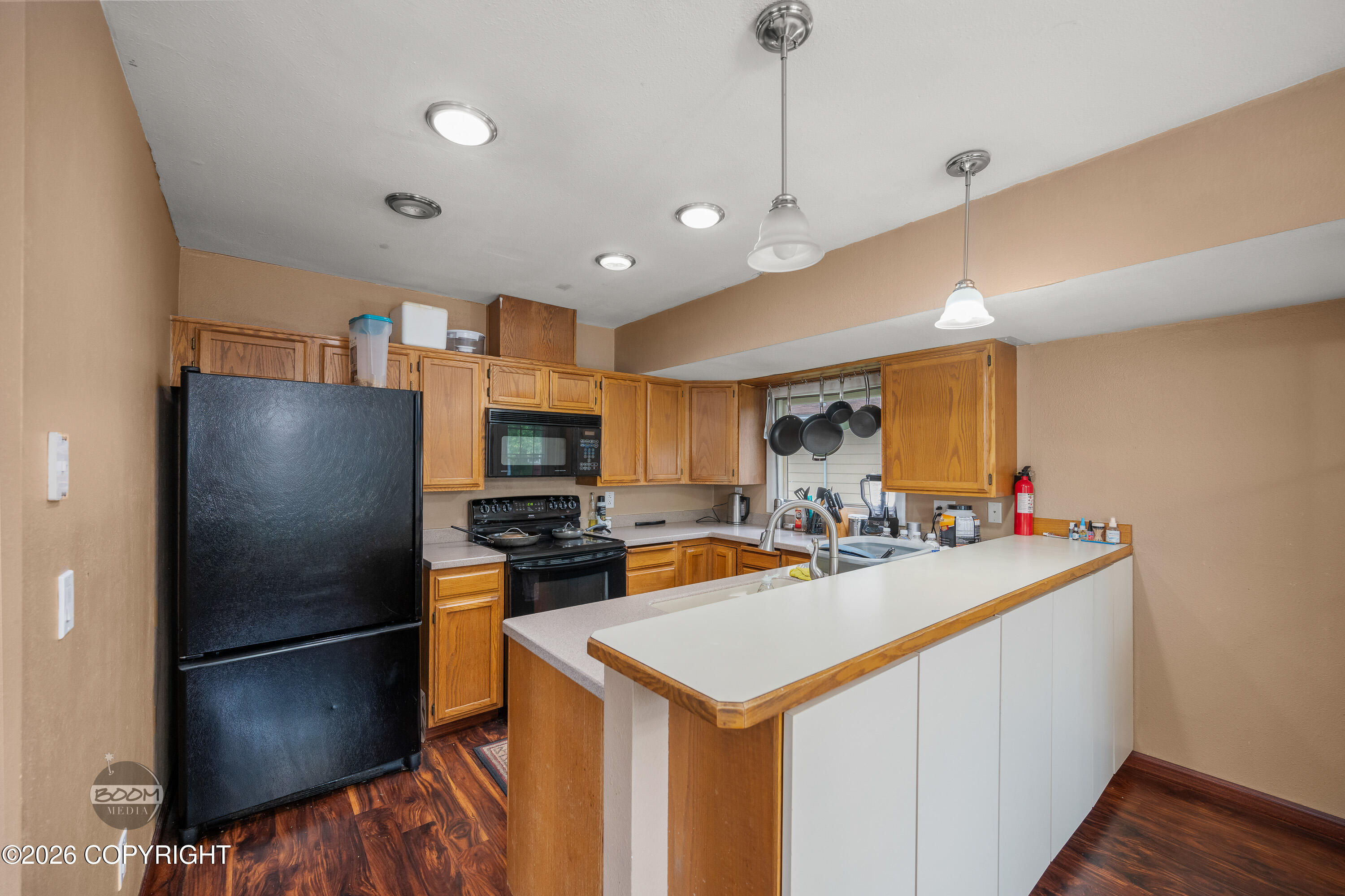 890 Lancaster Drive Property Photo 3
