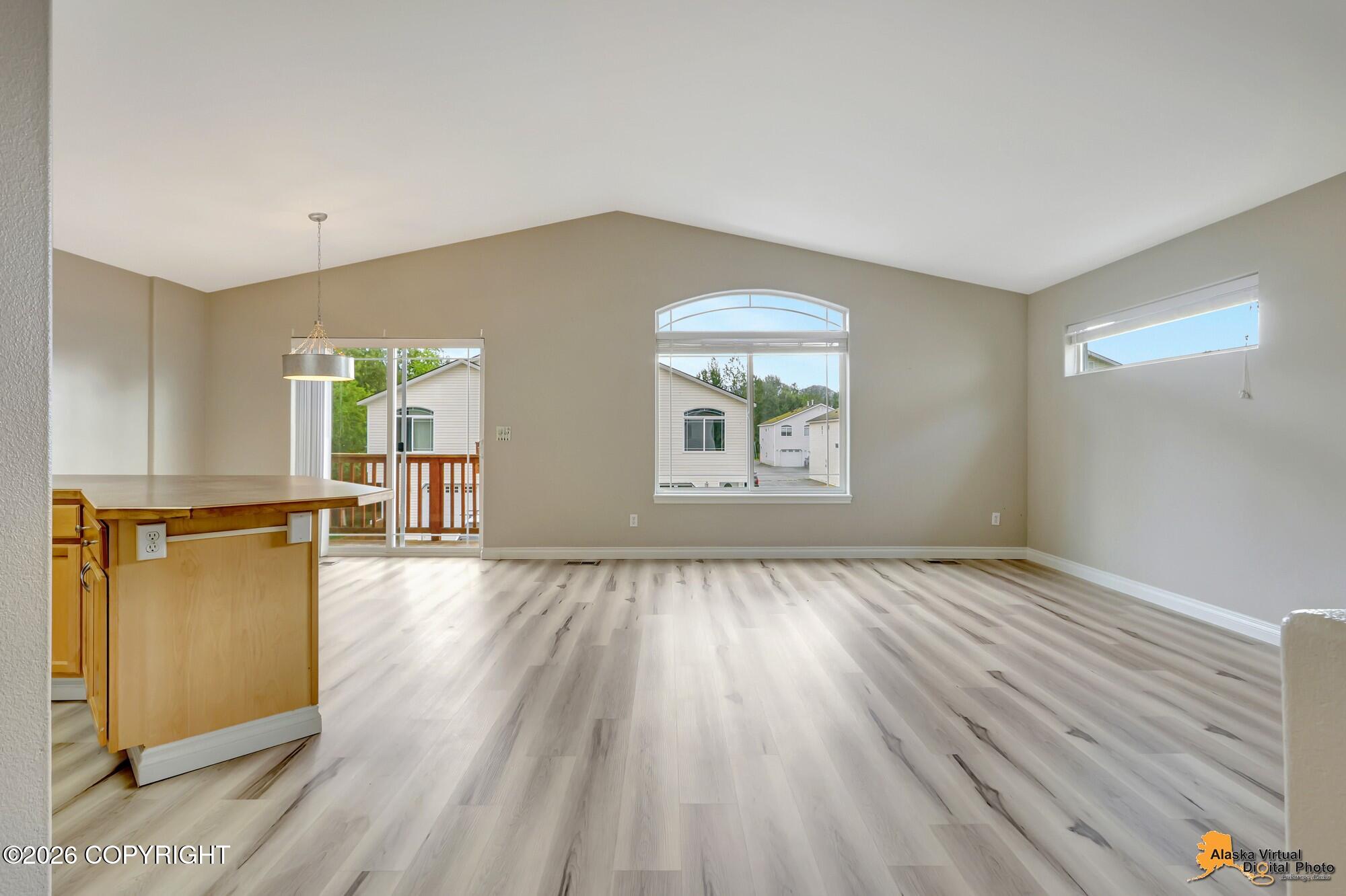 1003 Oakridge Drive Property Photo 3
