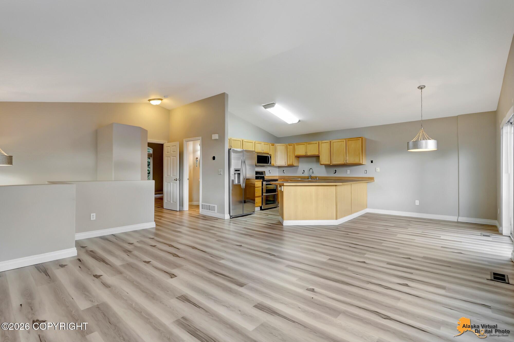 1003 Oakridge Drive Property Photo 4